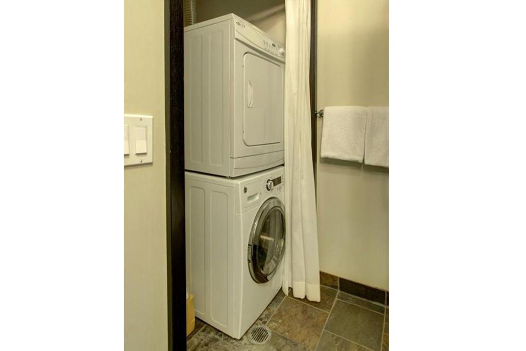 B&B Grand Rockies Resort 2Br 1Pullout Canmore Buitenkant foto